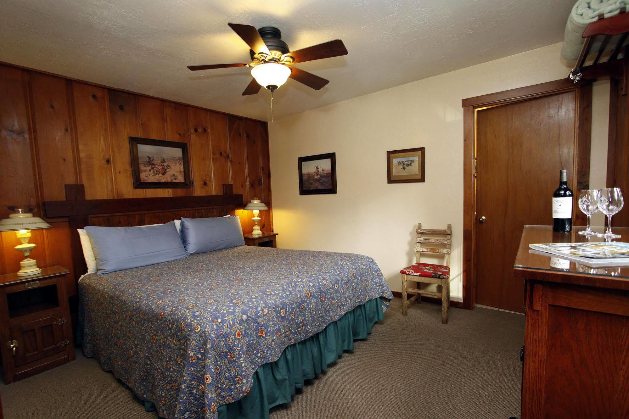 Fern Grove 4*