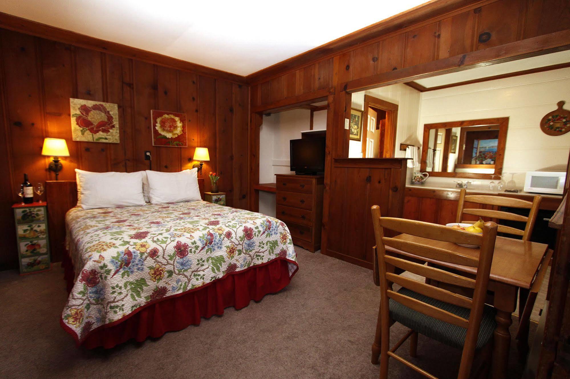 Fern Grove 4*